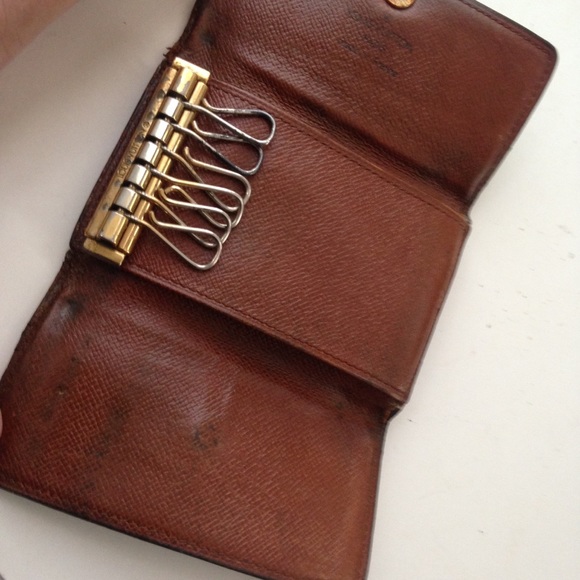 Louis Vuitton, Mono Brown 6-Hooks Key Case - Picture 8 of 10